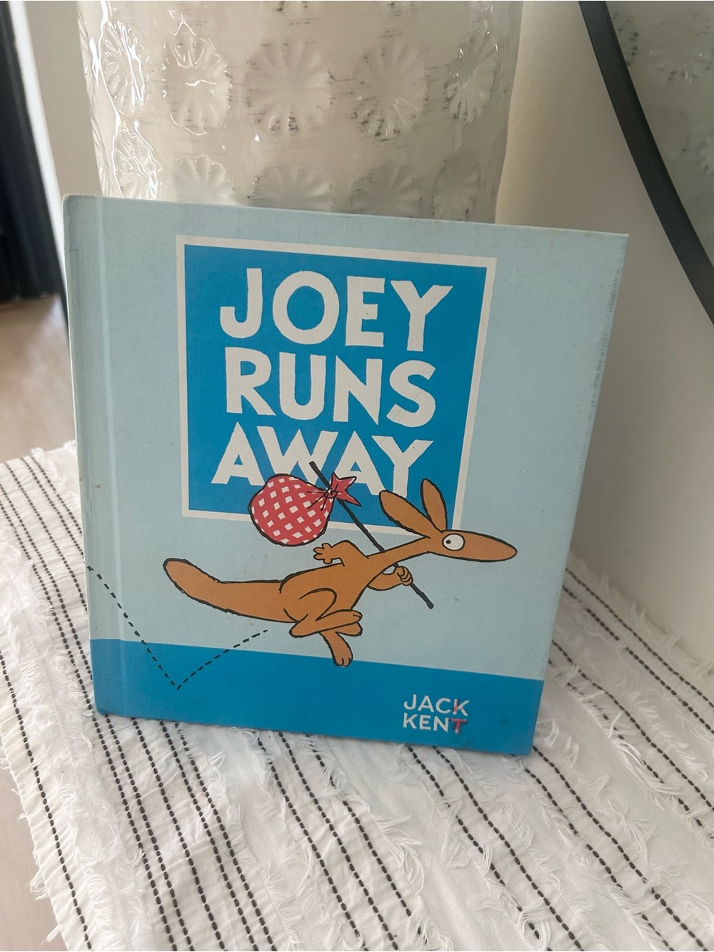 Vintage 1985 Joey Runs Away Jack Kent Hardcover Children’s Book Weekly Reader